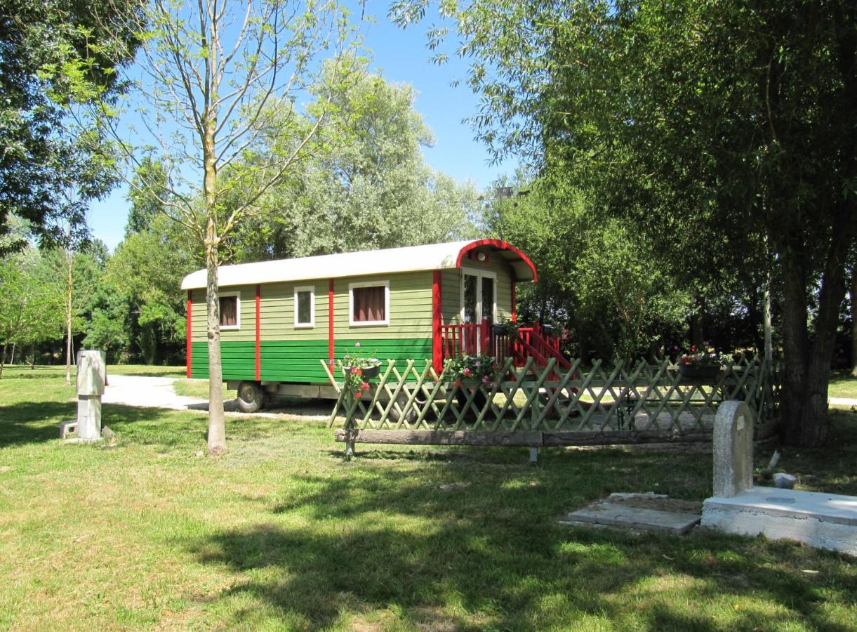 Camping Belle Riviere Chaniers Εξωτερικό φωτογραφία