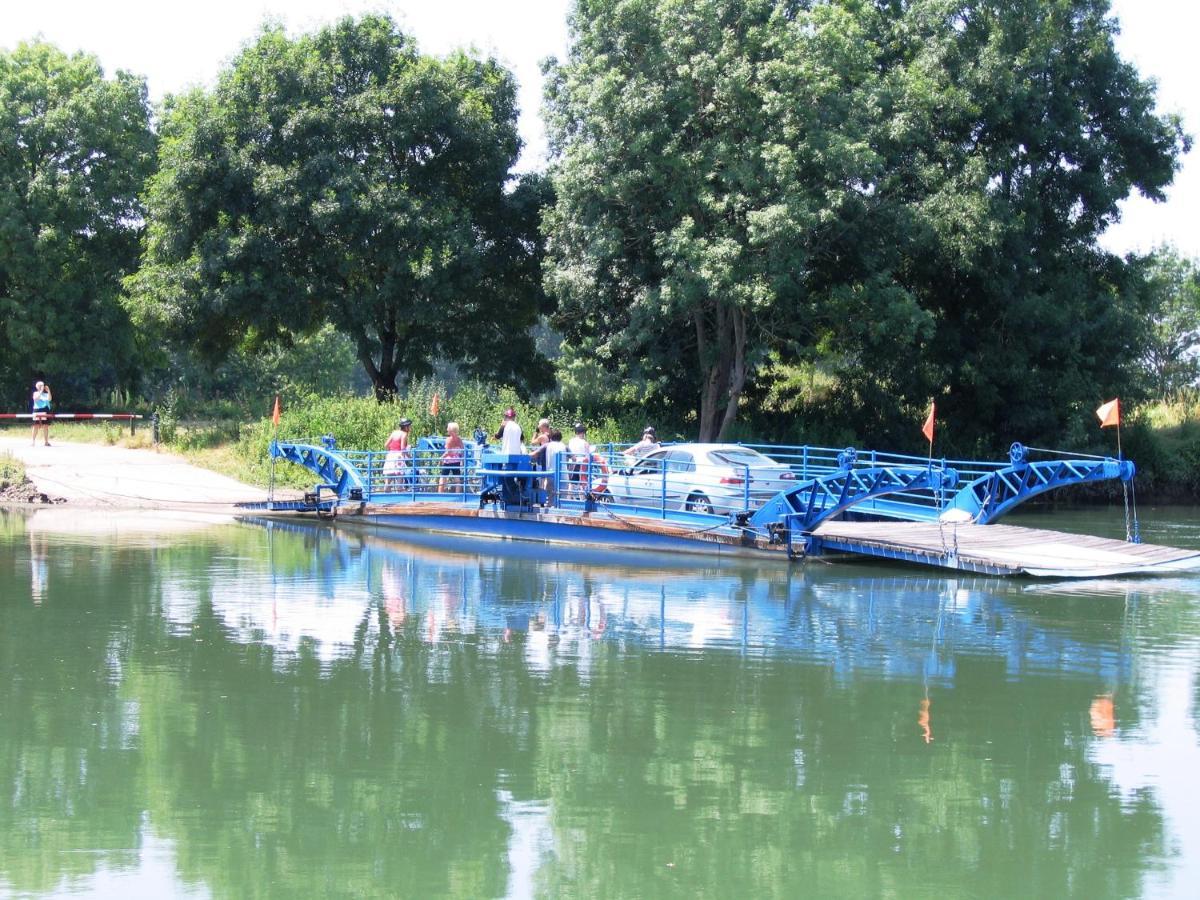 Camping Belle Riviere Chaniers Εξωτερικό φωτογραφία