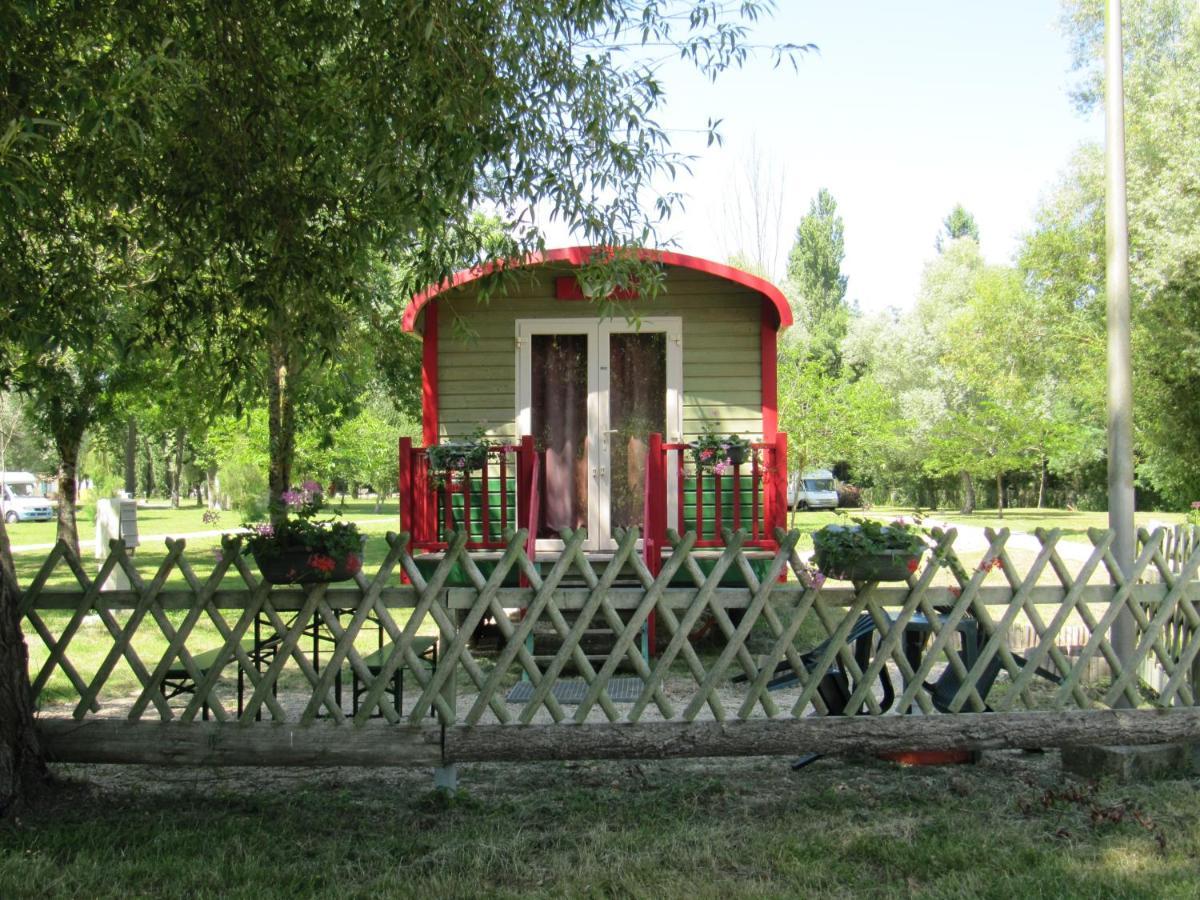 Camping Belle Riviere Chaniers Εξωτερικό φωτογραφία